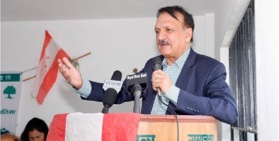 संसद्लाई प्रभावहीन बनाउन एमाले सक्रियः अर्थमन्त्री महत